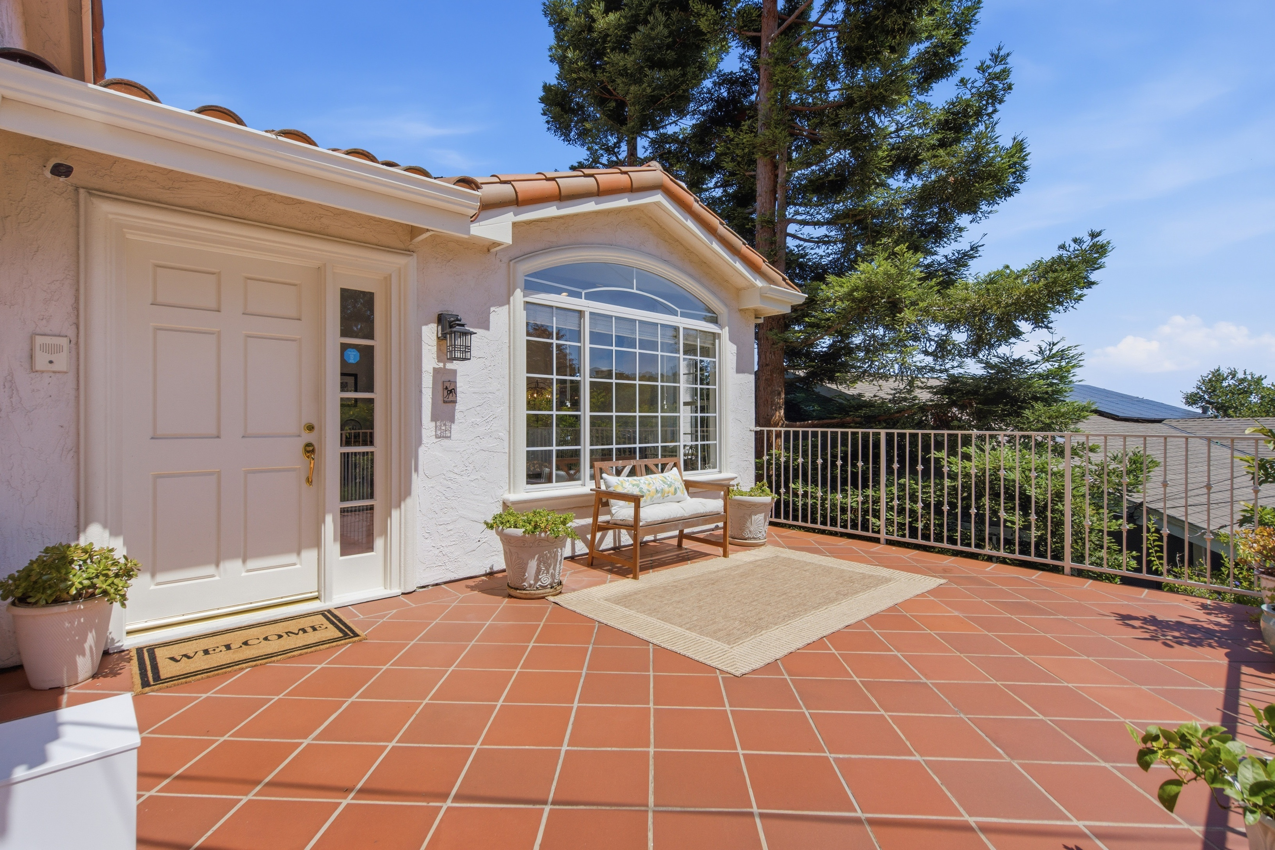  Prime Belmont Hills Home with Bay Views - 物件實景
