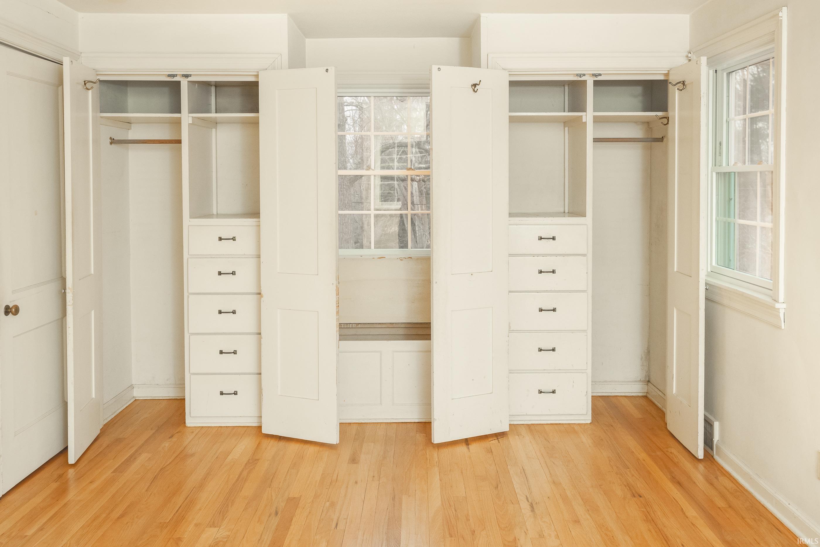 Bloomington, Indiana, 47401, United States, 3 Bedrooms Bedrooms, ,2 BathroomsBathrooms,Residential,For Sale,1982502