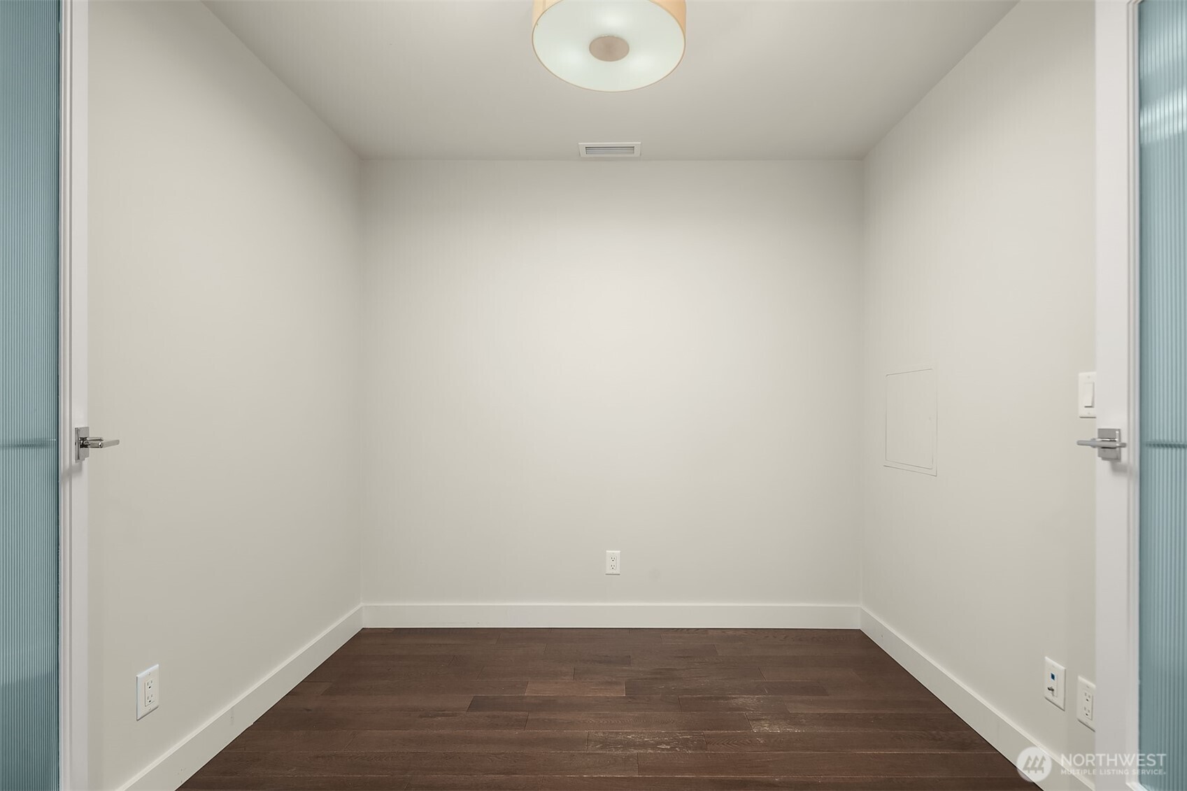 Seattle, Washington, 98121, United States, 1 Bedroom Bedrooms, ,1 BathroomBathrooms,Residential,For Sale,1950574