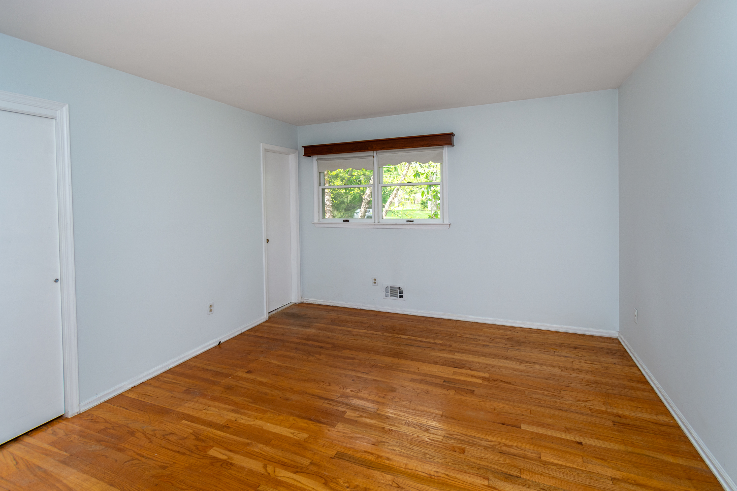  Solid Home with Workshop Space and Room to Grow - 物件實景