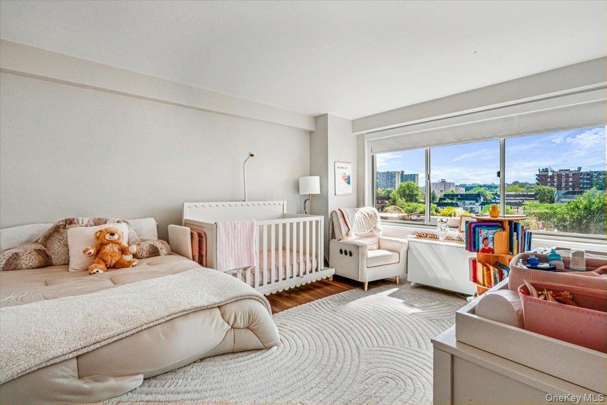 Bayside, New York, 11360, United States, 2 Bedrooms Bedrooms, ,2 BathroomsBathrooms,Residential,For Sale,2049327
