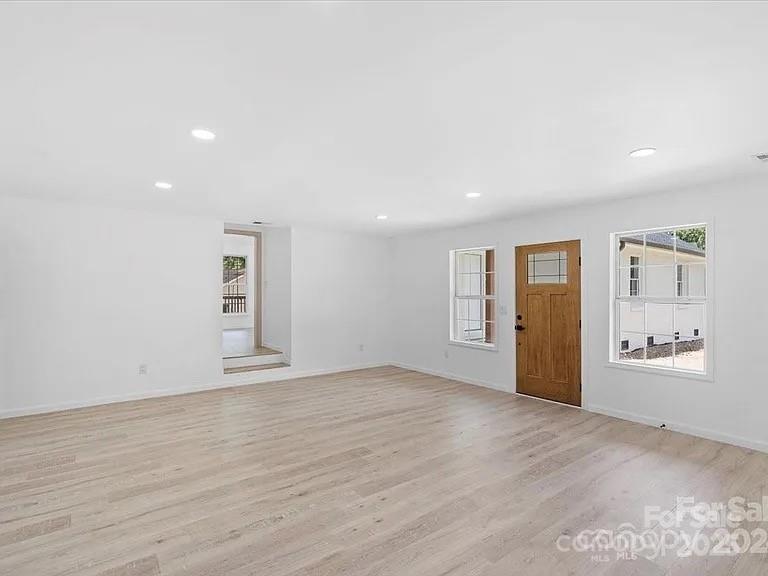 Matthews, North Carolina, 28105, United States, 5 Bedrooms Bedrooms, ,4 BathroomsBathrooms,Residential,For Sale,2003346