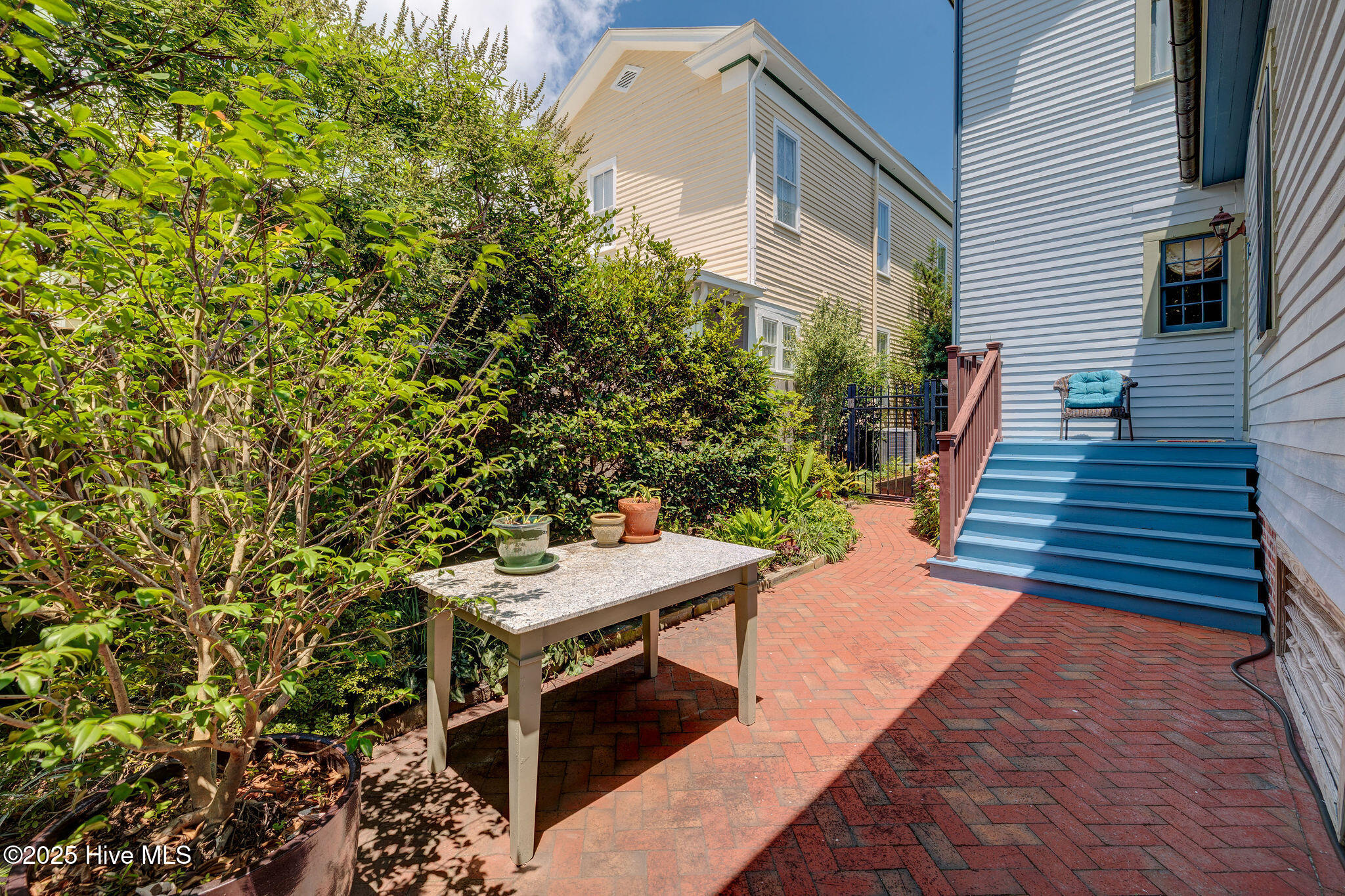 Wilmington, North Carolina, 28401, United States, 4 Bedrooms Bedrooms, ,3 BathroomsBathrooms,Residential,For Sale,1874502