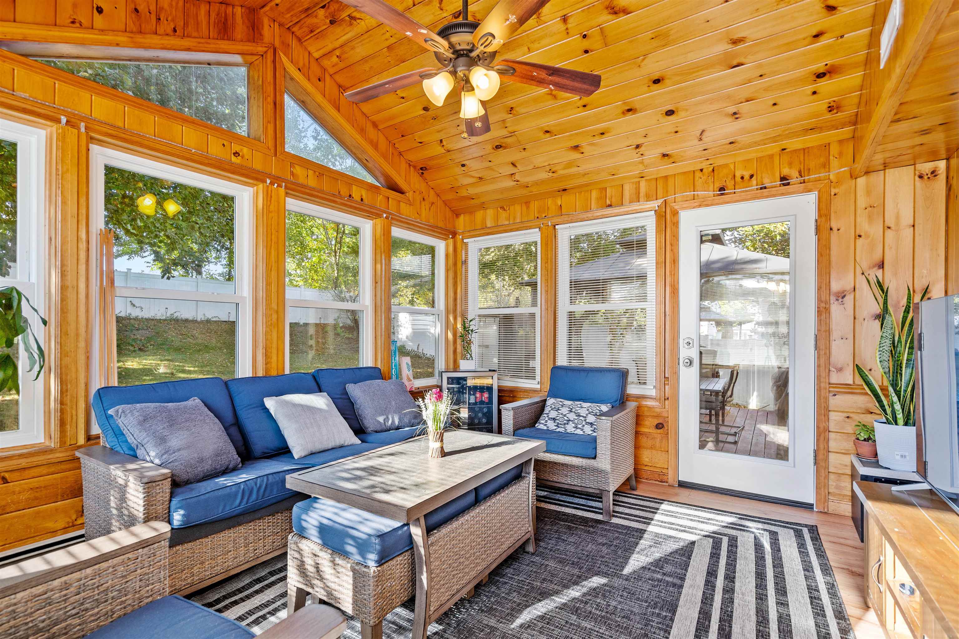 Manchester, New Hampshire, 03103, United States, 3 Bedrooms Bedrooms, ,2 BathroomsBathrooms,Residential,For Sale,1989722