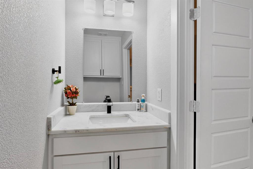 Grand Prairie, Texas, 75051, United States, 5 Bedrooms Bedrooms, ,5 BathroomsBathrooms,Residential,For Sale,1895413