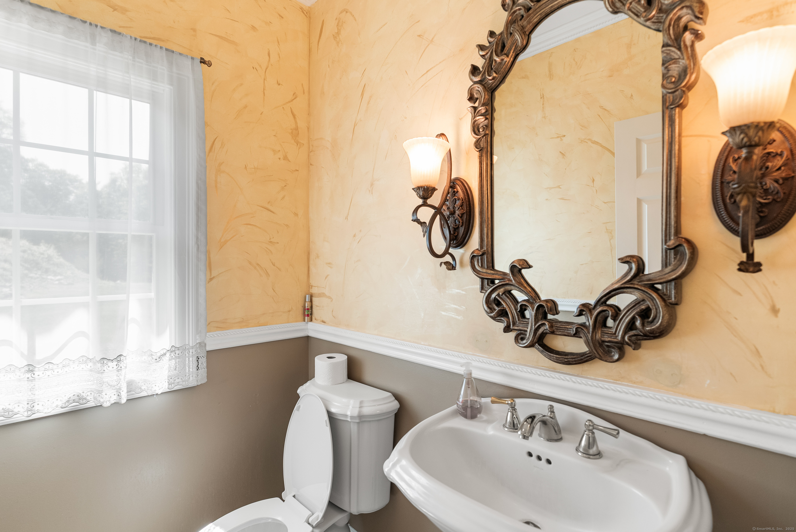 Newtown, Connecticut, 06470, United States, 4 Bedrooms Bedrooms, ,4 BathroomsBathrooms,Residential,For Sale,1847487