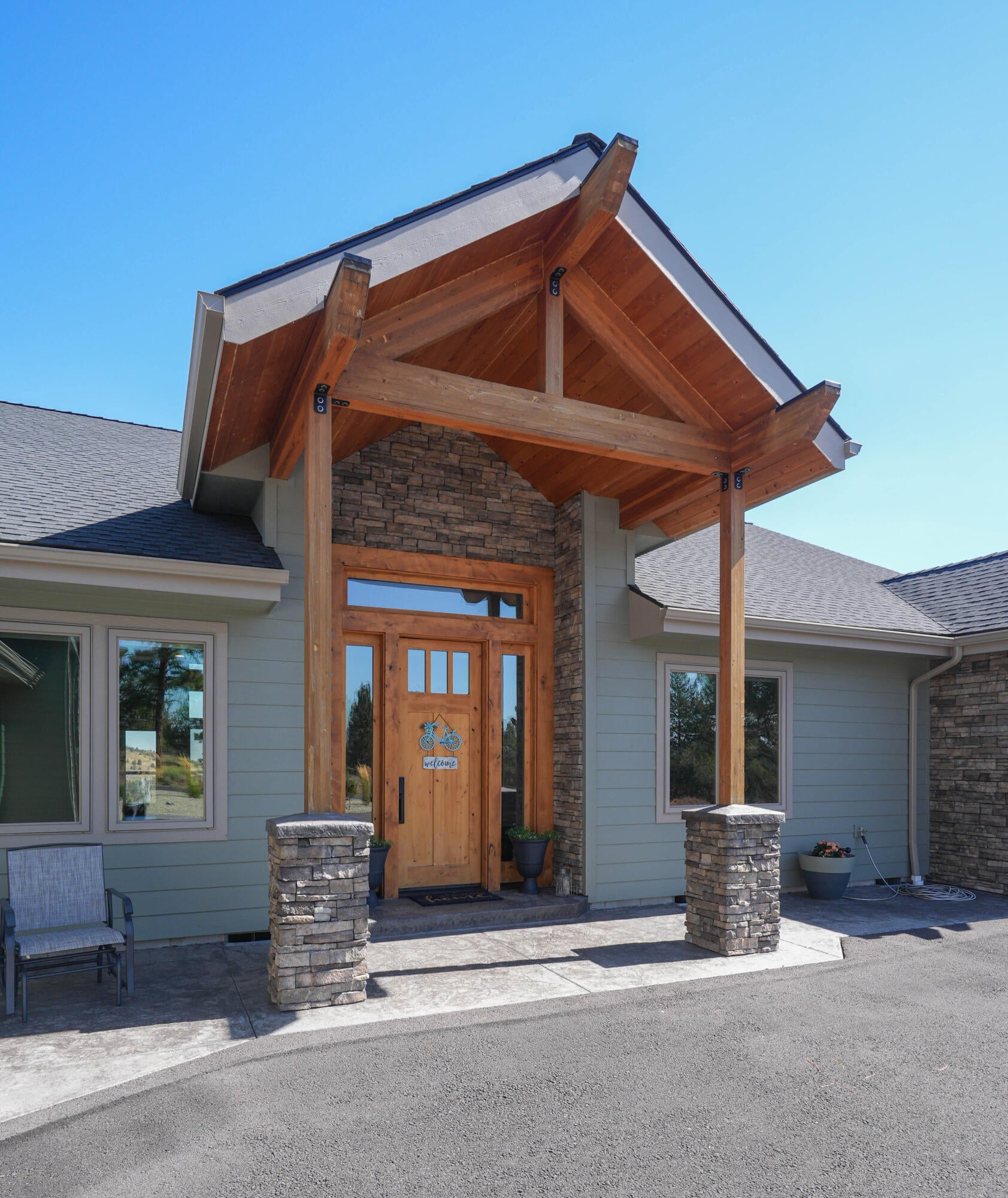 Klamath Falls, Oregon, 97601, United States, 3 Bedrooms Bedrooms, ,4 BathroomsBathrooms,Residential,For Sale,1940970