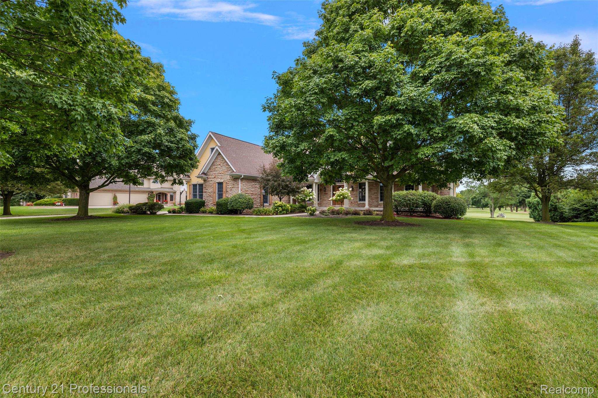 GrandBlanc, Michigan, 48439, United States, 4 Bedrooms Bedrooms, ,5 BathroomsBathrooms,Residential,For Sale,1980457