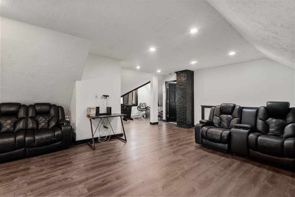 Southbridge, Massachusetts, 01550, United States, 7 Bedrooms Bedrooms, ,4 BathroomsBathrooms,Residential,For Sale,1990940