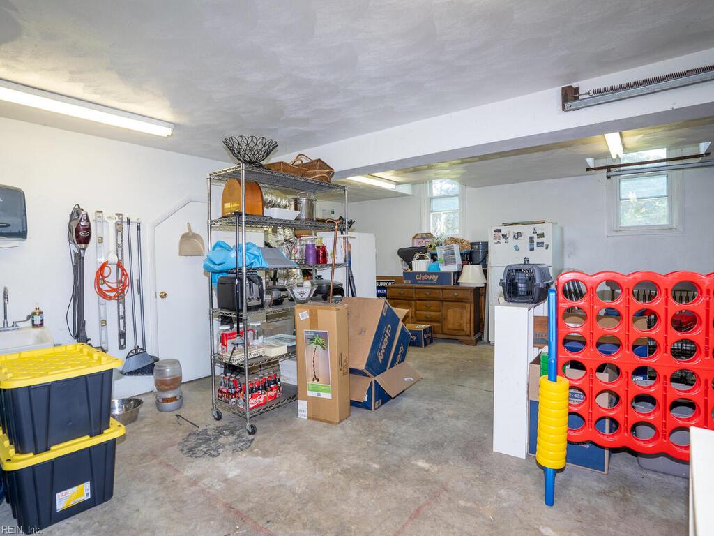 Virginia Beach Va, Virginia, 23457, United States, 4 Bedrooms Bedrooms, ,3 BathroomsBathrooms,Residential,For Sale,1989088