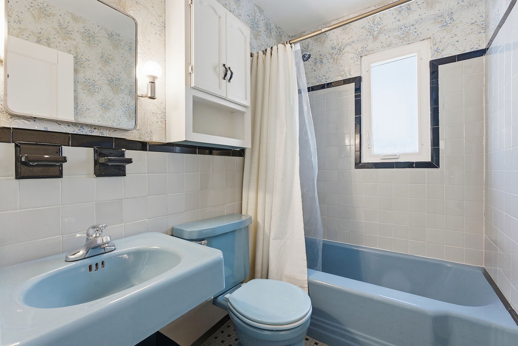 Howard Beach, New York, 11414, United States, 4 Bedrooms Bedrooms, ,1 BathroomBathrooms,Residential,For Sale,2005668