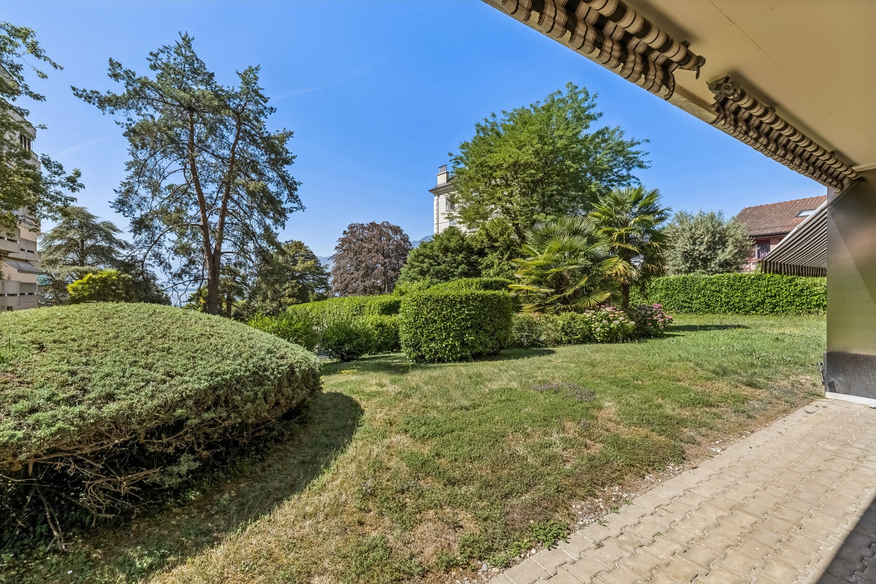  3.5-room apartment just a stone