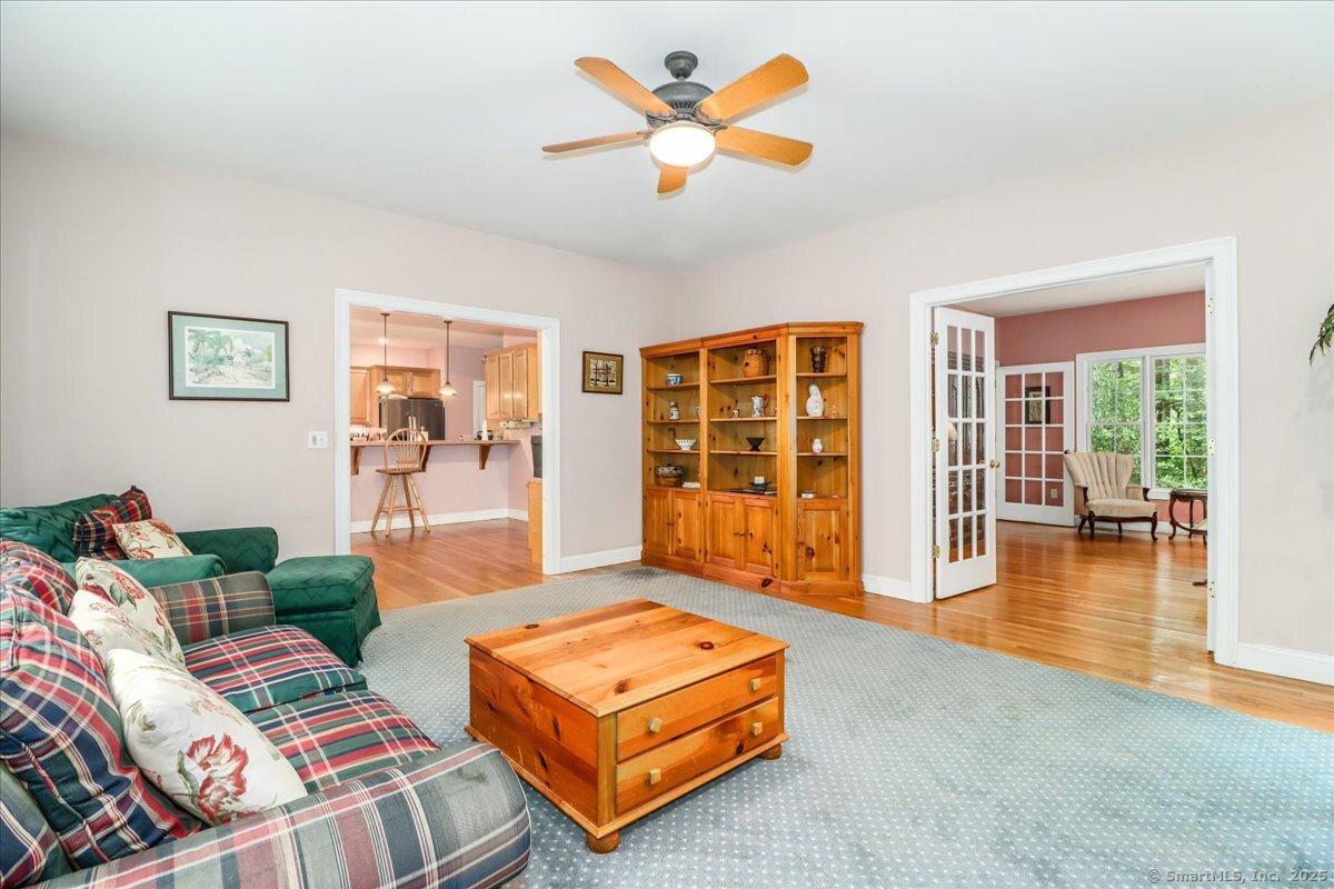 Shelton, Connecticut, 06484, United States, 5 Bedrooms Bedrooms, ,4 BathroomsBathrooms,Residential,For Sale,1943251