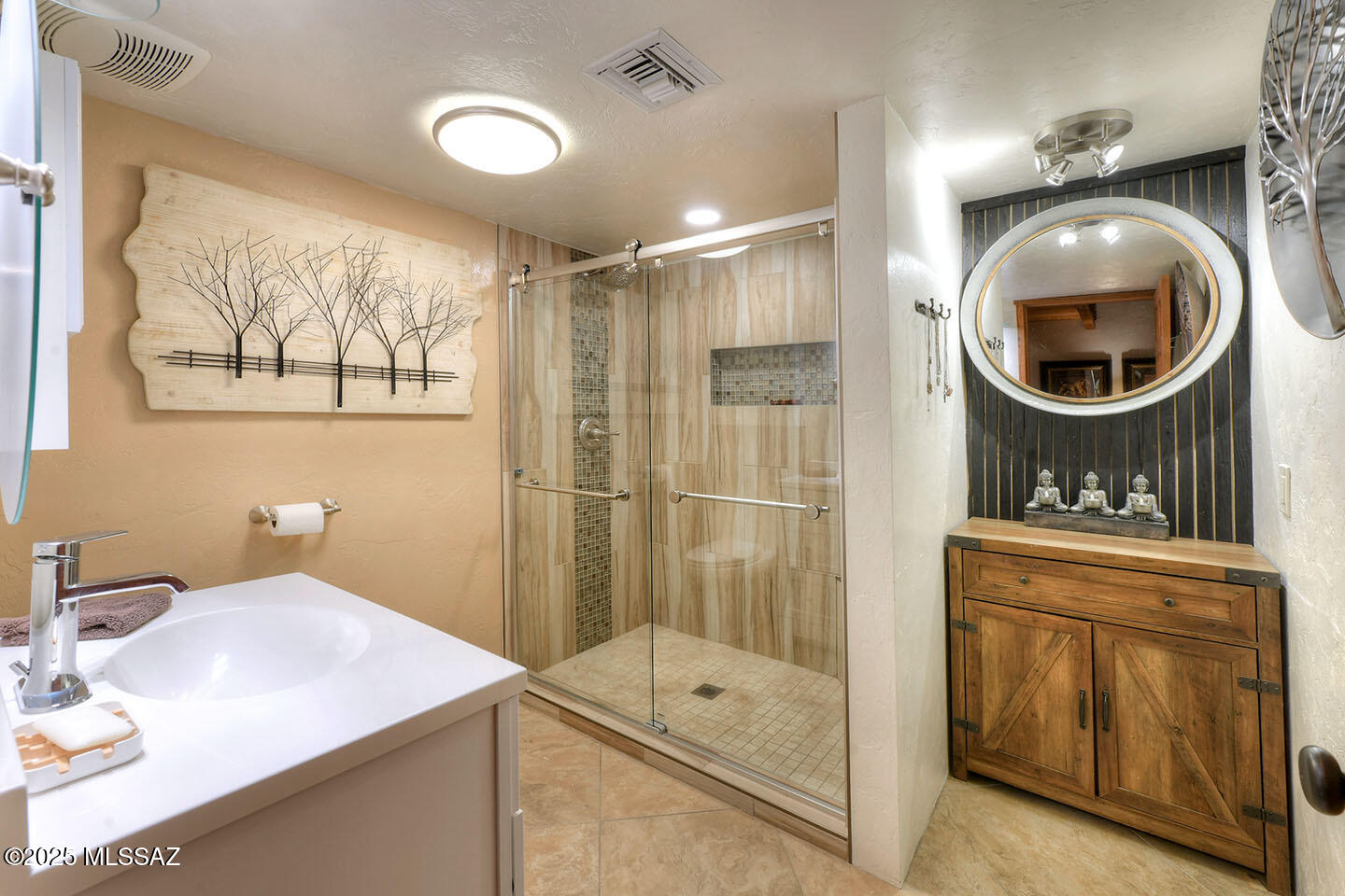 Tucson, Arizona, 85745, United States, 3 Bedrooms Bedrooms, ,3 BathroomsBathrooms,Residential,For Sale,1989628