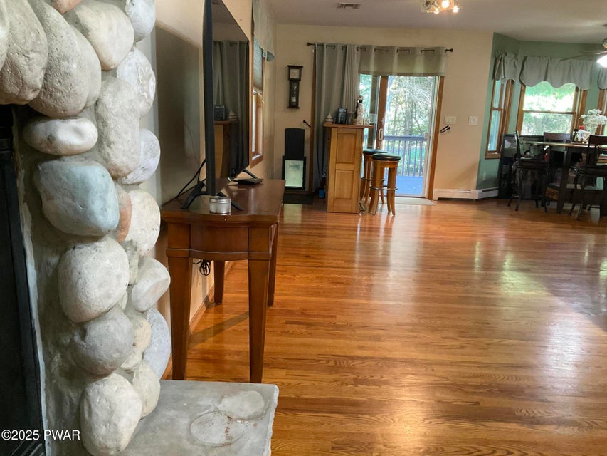 Milford, Pennsylvania, 18337, United States, 3 Bedrooms Bedrooms, ,3 BathroomsBathrooms,Residential,For Sale,1981276