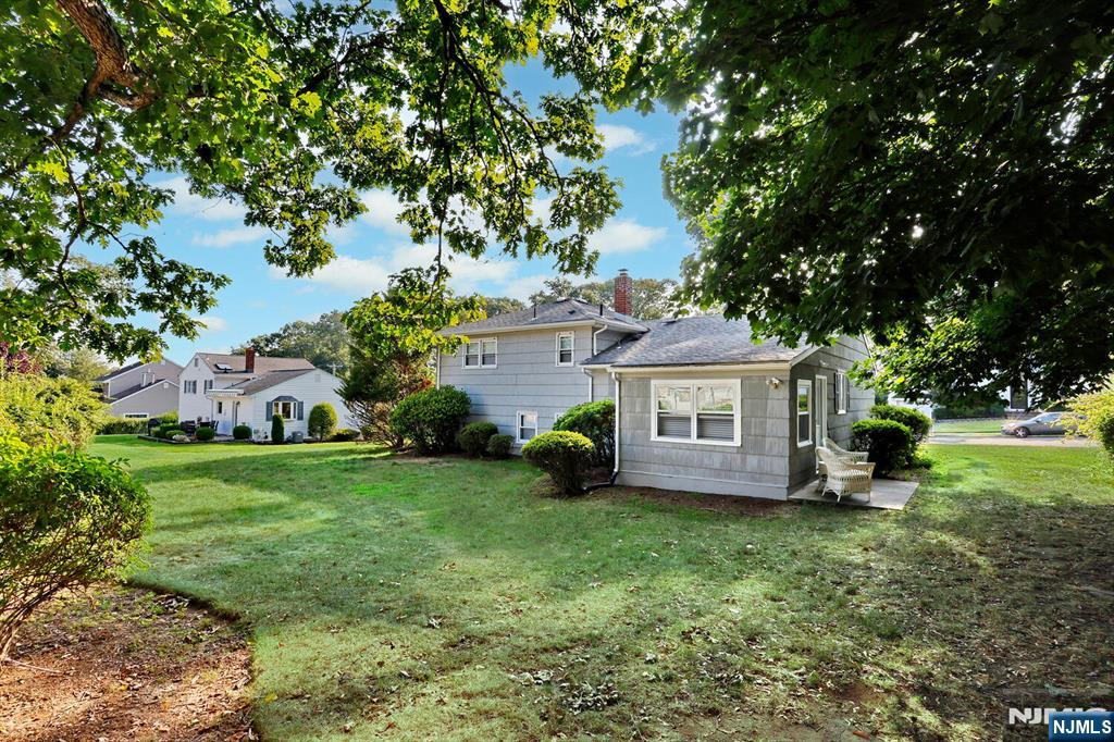 Waldwick, New Jersey, 07463, United States, 3 Bedrooms Bedrooms, ,2 BathroomsBathrooms,Residential,For Sale,1918312