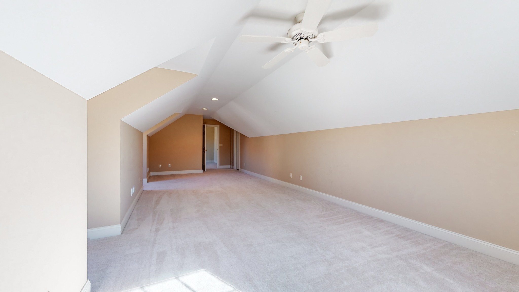 Tullahoma, Tennessee, 37388, United States, 6 Bedrooms Bedrooms, ,5 BathroomsBathrooms,Residential,For Sale,1978966