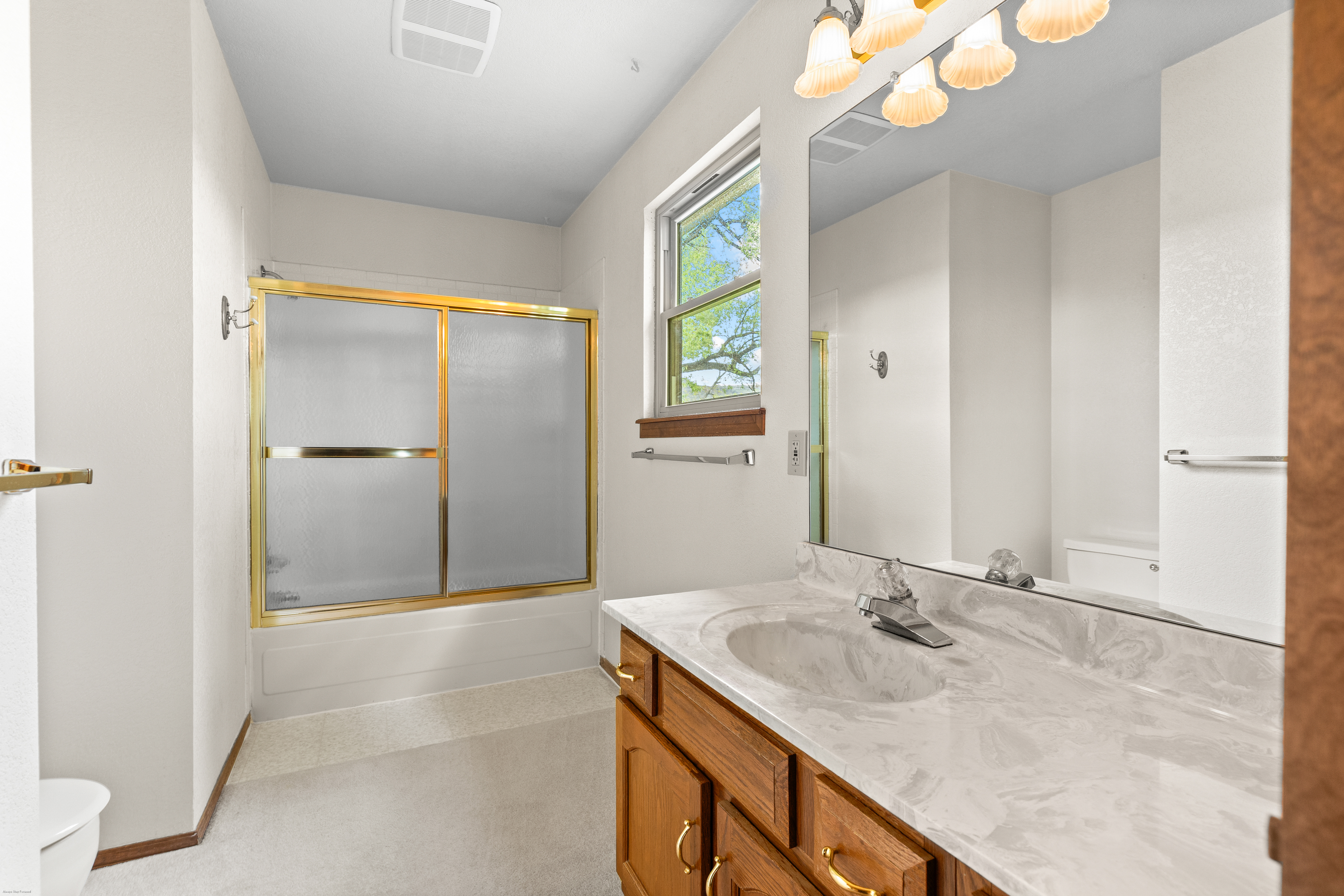  Golden Living in an End-Unit Townhome - 物件實景