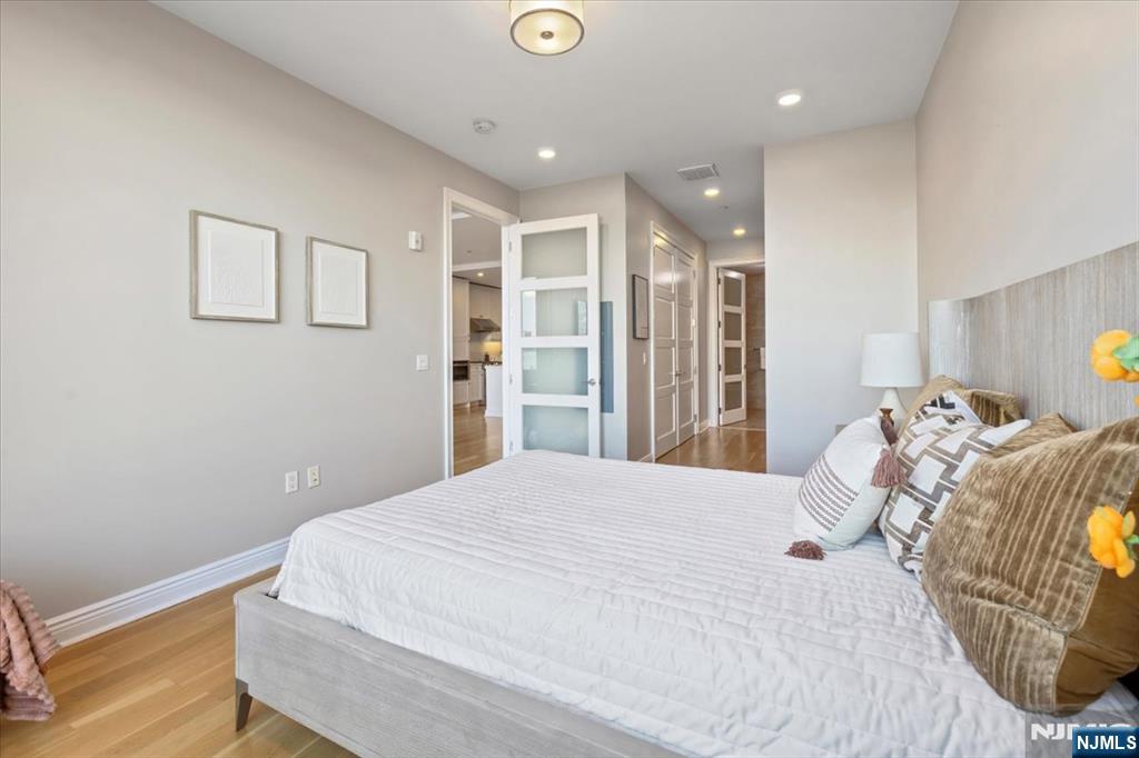 Edgewater, New Jersey, 07020, United States, 2 Bedrooms Bedrooms, ,2 BathroomsBathrooms,Residential,For Sale,1849063