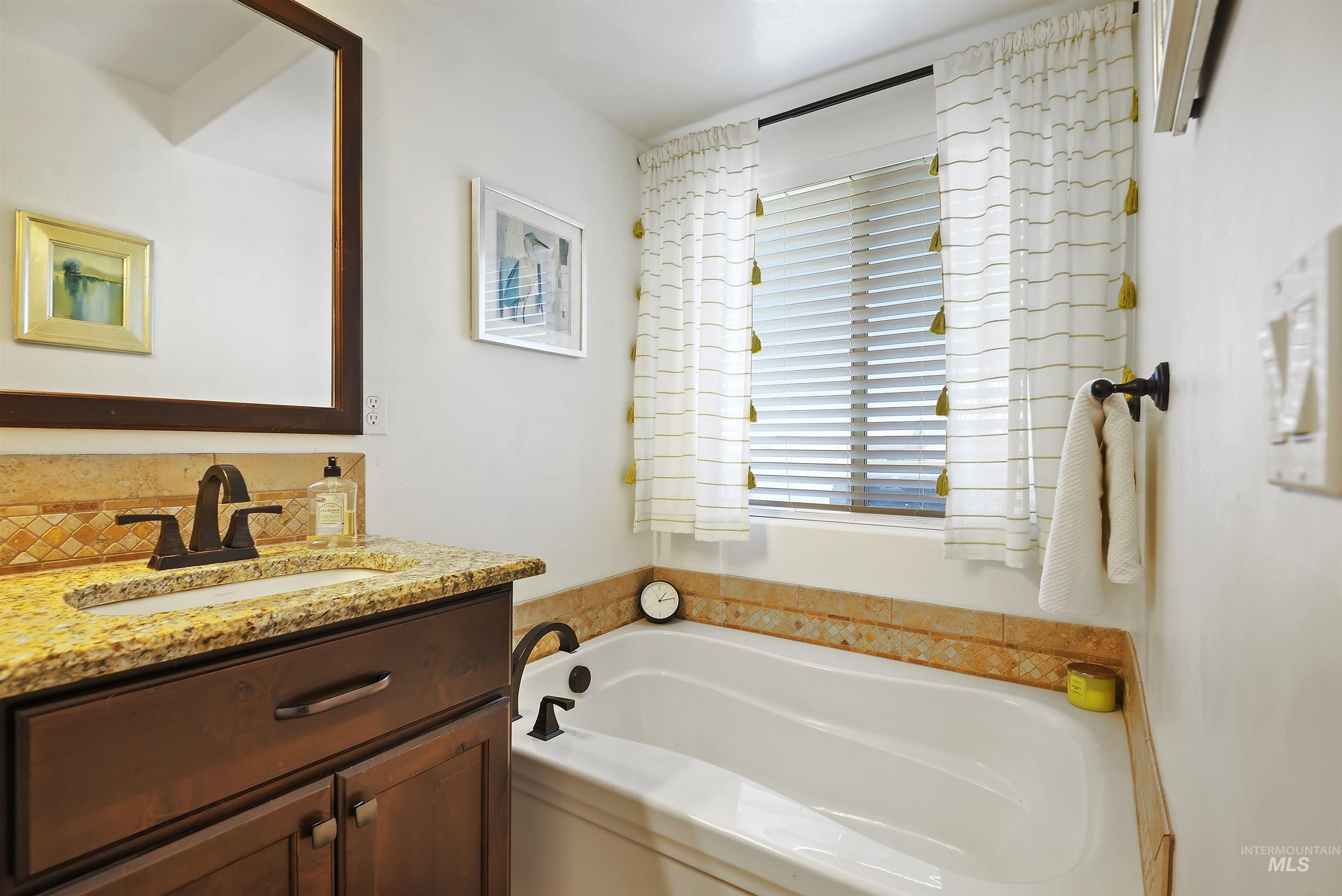 4923 Torana St, Meridian, Idaho, 83646, United States, 3 Bedrooms Bedrooms, ,2 BathroomsBathrooms,Residential,For Sale,4923 Torana St,1627957