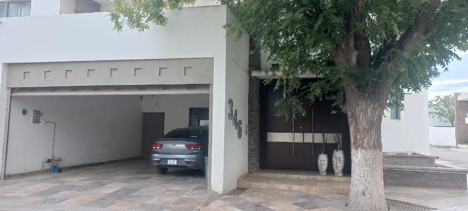Circuito de la Pimavera, Torreón, Coahuila de Zaragoza, 27018, Mexico, 5 Bedrooms Bedrooms, ,3 BathroomsBathrooms,Residential,For Sale,Circuito de la Pimavera,1587997