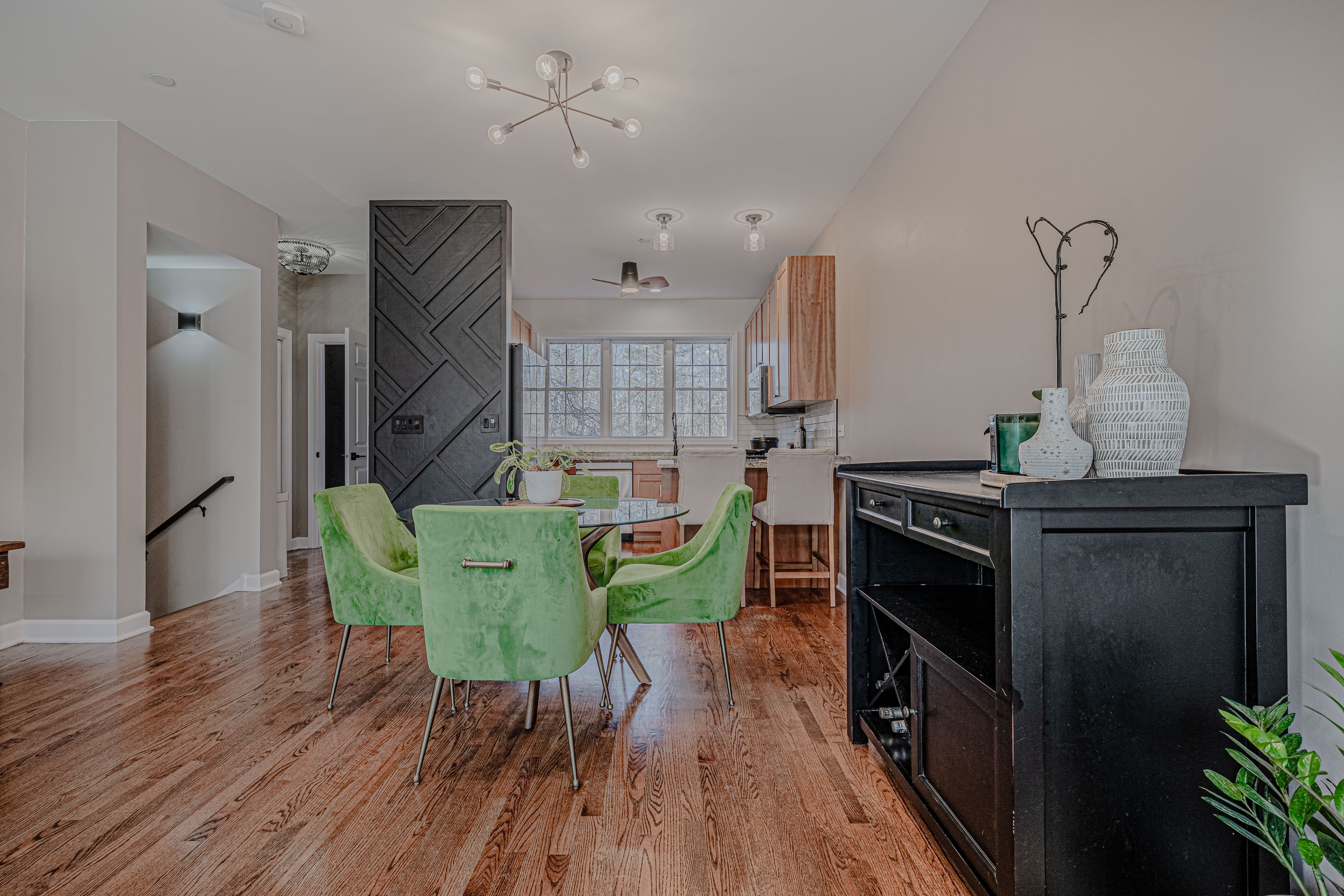 Evanston, Illinois, 60201, United States, 2 Bedrooms Bedrooms, ,4 BathroomsBathrooms,Residential,For Sale,2010396