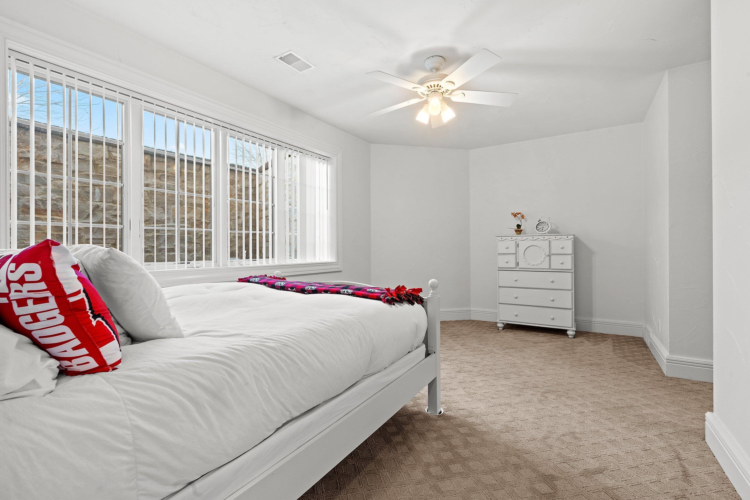 MENASHA, Wisconsin, 54952, United States, 6 Bedrooms Bedrooms, ,5 BathroomsBathrooms,Residential,For Sale,1994548