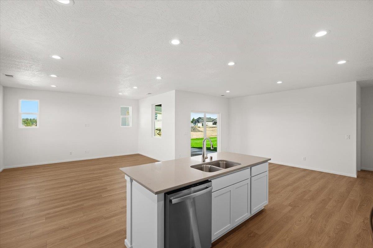 Deer Park, Washington, 99006, United States, 3 Bedrooms Bedrooms, ,2 BathroomsBathrooms,Residential,For Sale,1877408