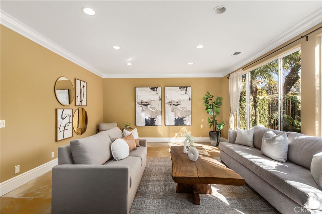 San Diego, California, 92107, United States, 6 Bedrooms Bedrooms, ,5 BathroomsBathrooms,Residential,For Sale,1843009