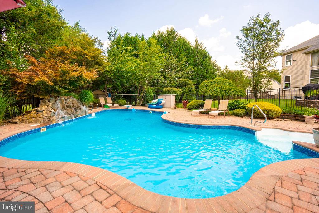 Monroe Township, New Jersey, 08831, United States, 5 Bedrooms Bedrooms, ,4 BathroomsBathrooms,Residential,For Sale,1895133