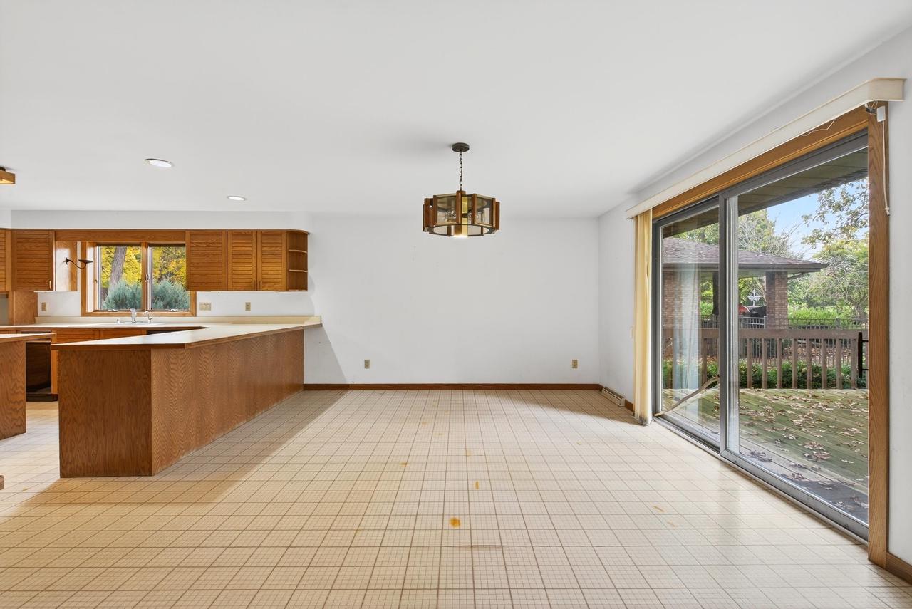 Oshkosh, Wisconsin, 54904, United States, 4 Bedrooms Bedrooms, ,3 BathroomsBathrooms,Residential,For Sale,1978045