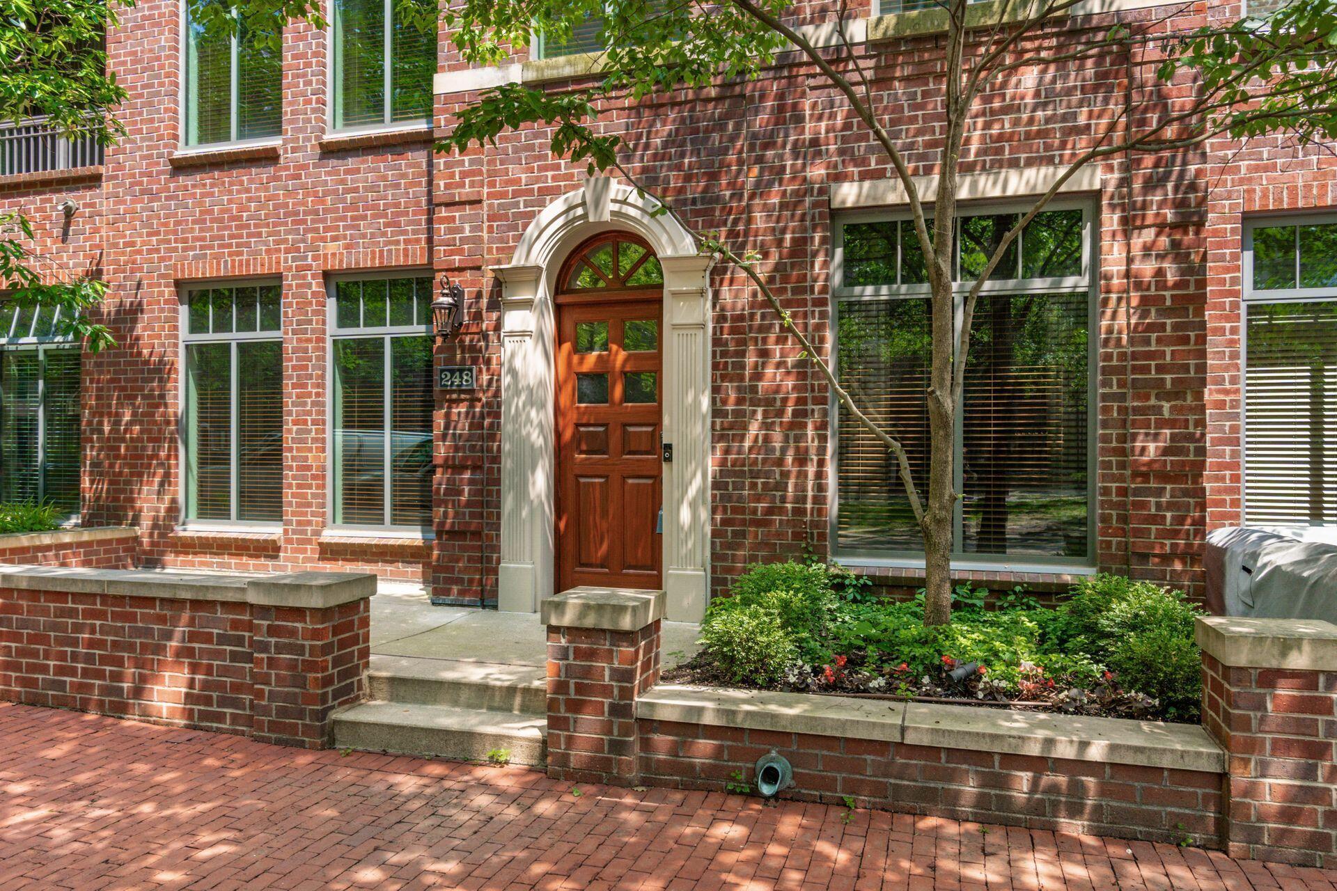 Columbus, Ohio, 43215, United States, 2 Bedrooms Bedrooms, ,3 BathroomsBathrooms,Residential,For Sale,1903521