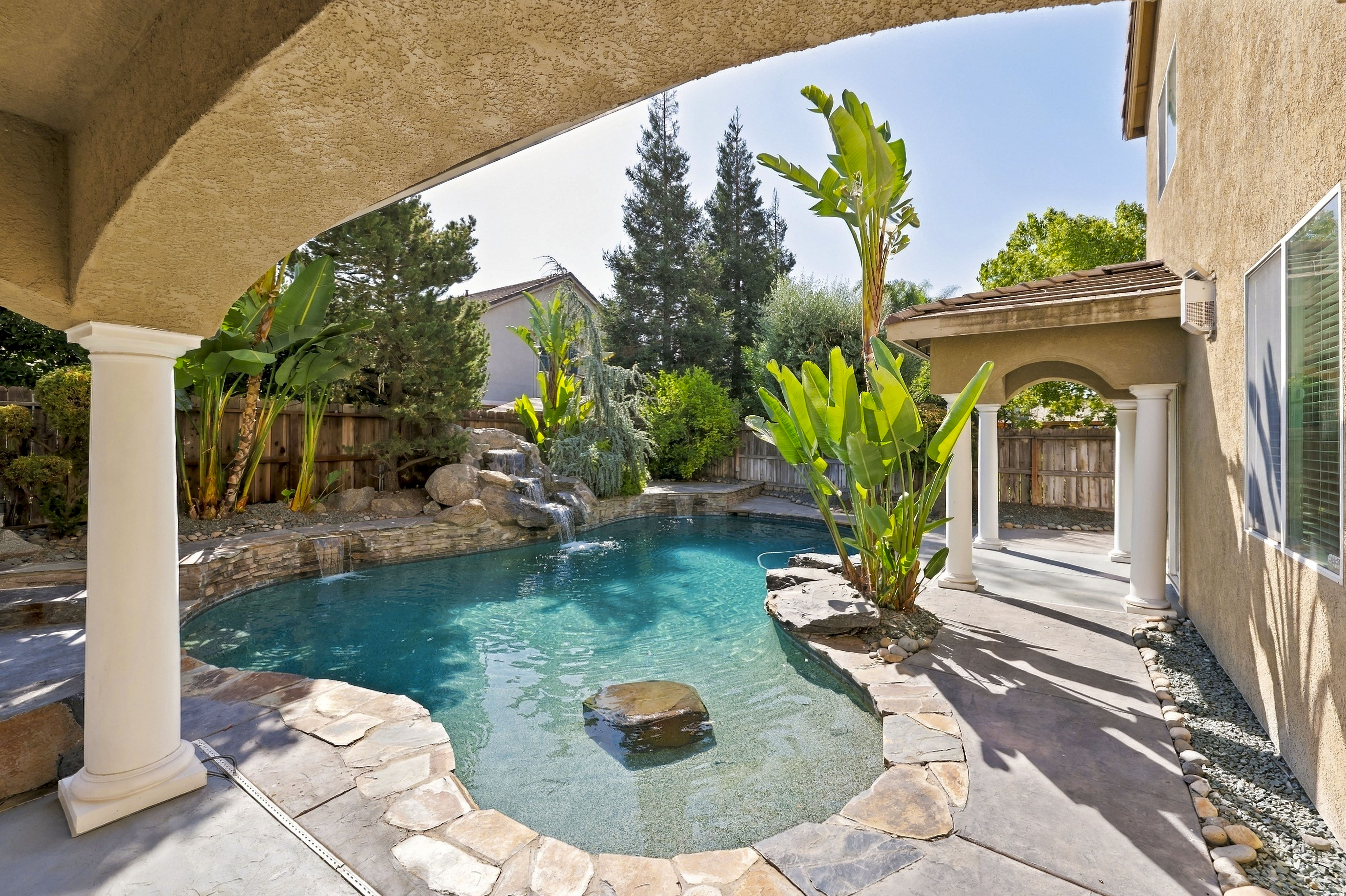  Expansive Paseo West Home with Poolside Living - 物件實景
