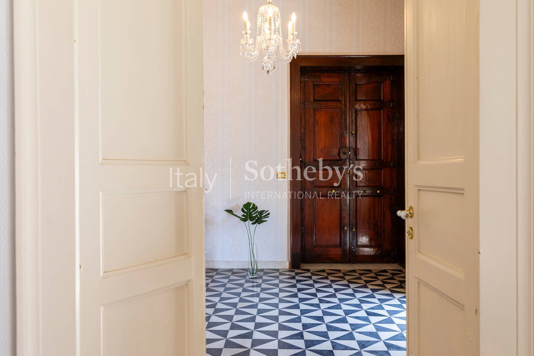  A prestigious stately home with large terraces overlooking the high street - 物件實景