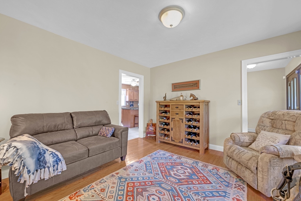 North Brookfield, Massachusetts, 01535, United States, 3 Bedrooms Bedrooms, ,3 BathroomsBathrooms,Residential,For Sale,1905631