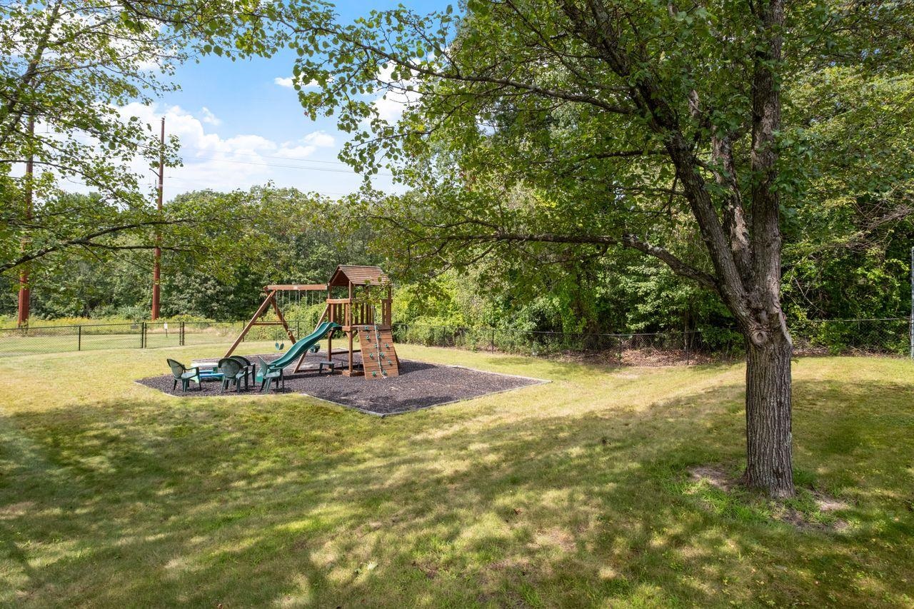 Hudson, New Hampshire, 03051, United States, 3 Bedrooms Bedrooms, ,2 BathroomsBathrooms,Residential,For Sale,1940270