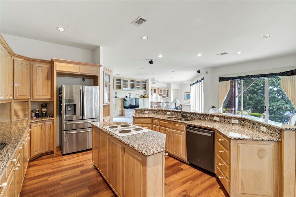 Arlington, Texas, 76006, United States, 4 Bedrooms Bedrooms, ,5 BathroomsBathrooms,Residential,For Sale,1976961