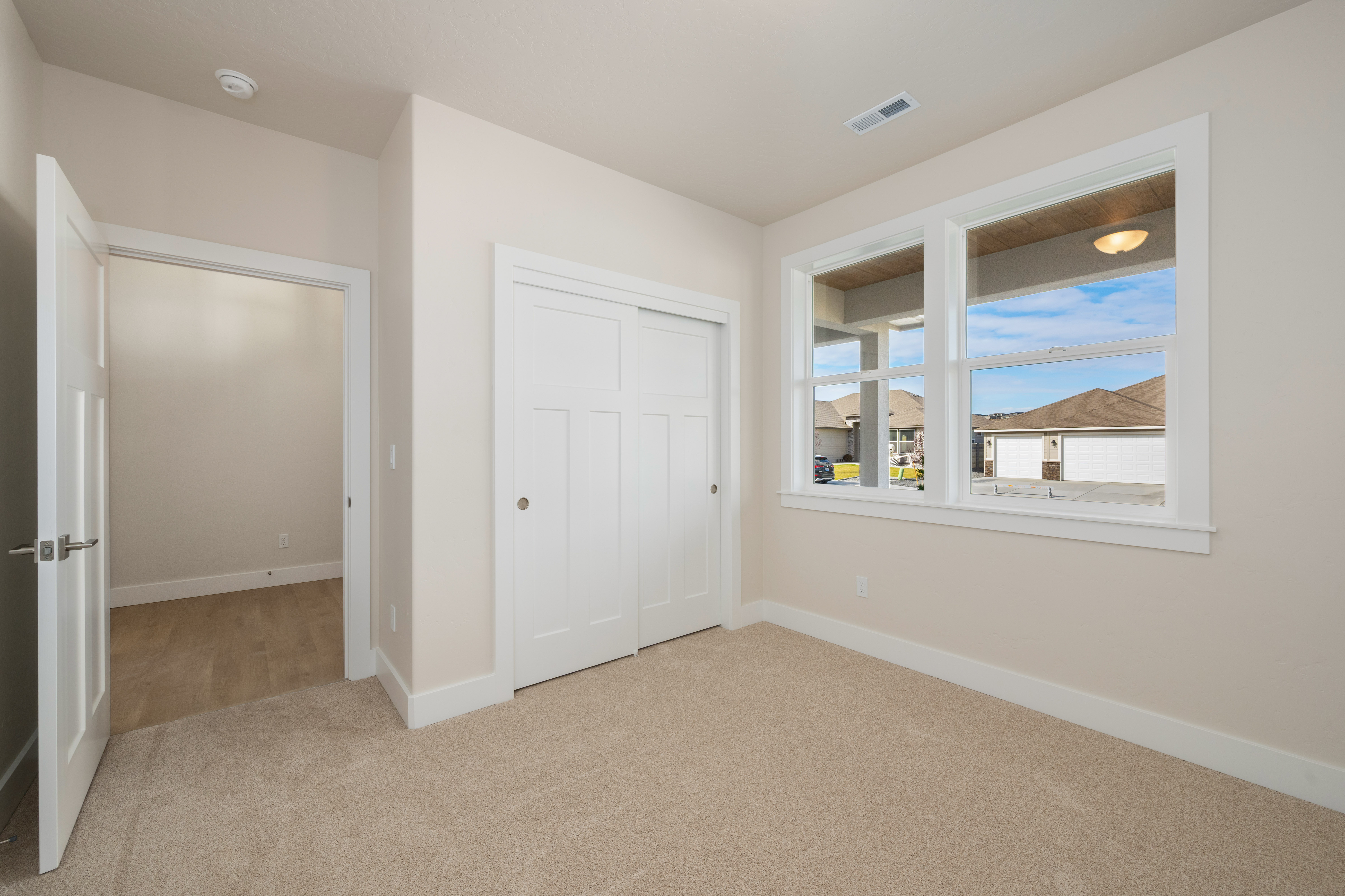  Apple Valley Gem with4 Beds and Custom Finishes - 物件實景