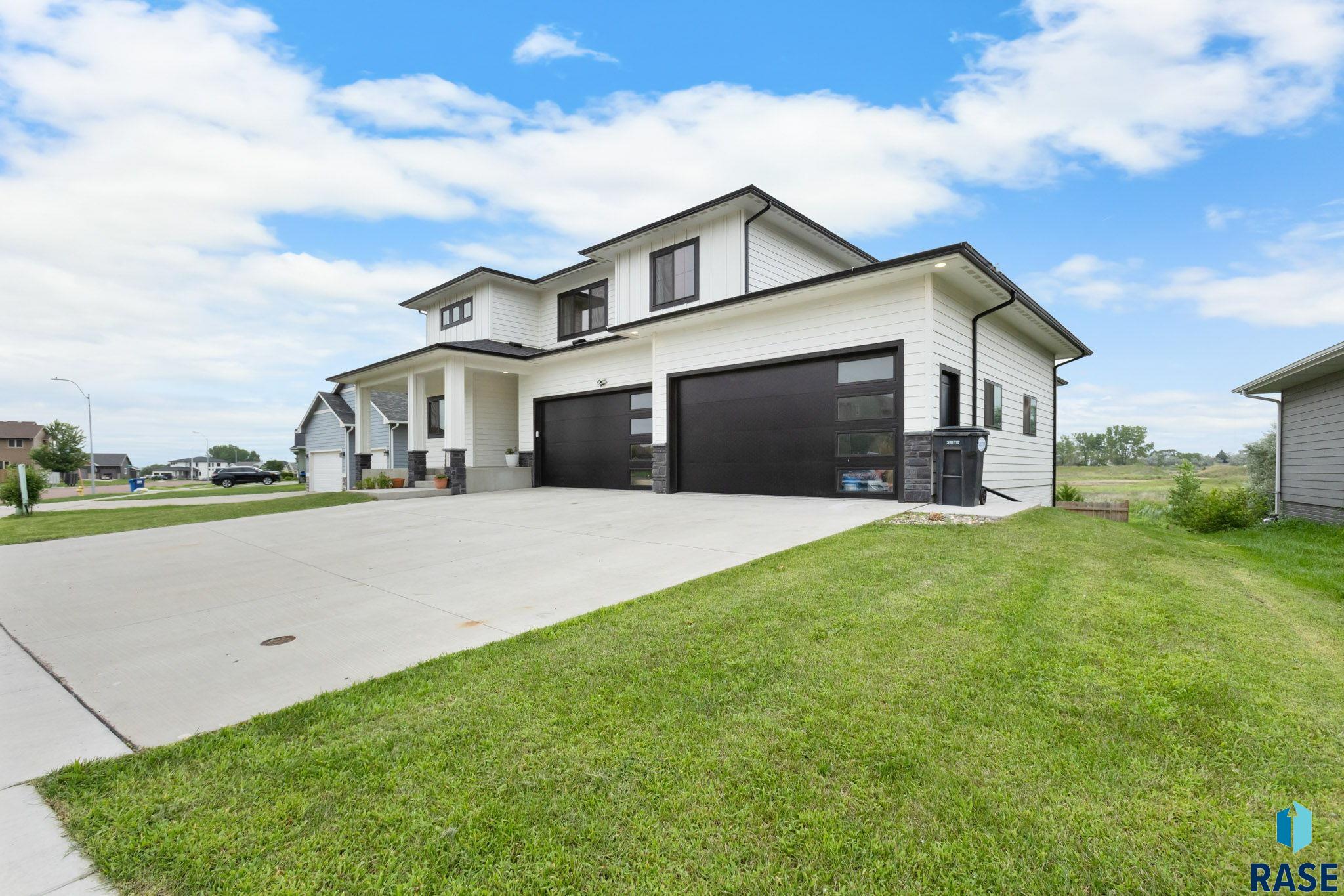 Sioux Falls, South Dakota, 57103, United States, 6 Bedrooms Bedrooms, ,4 BathroomsBathrooms,Residential,For Sale,1898339