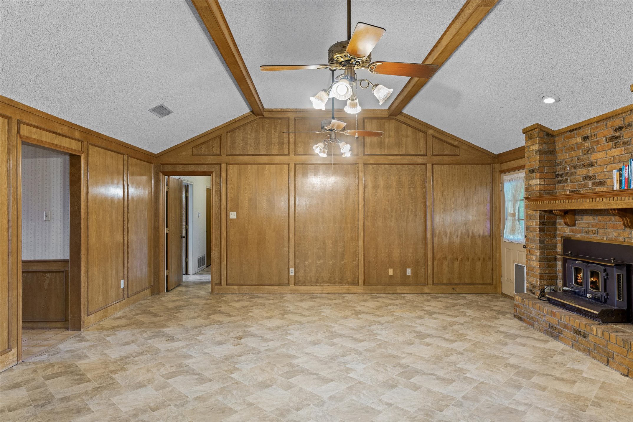 Canton, Texas, 75103, United States, 3 Bedrooms Bedrooms, ,2 BathroomsBathrooms,Residential,For Sale,1974992