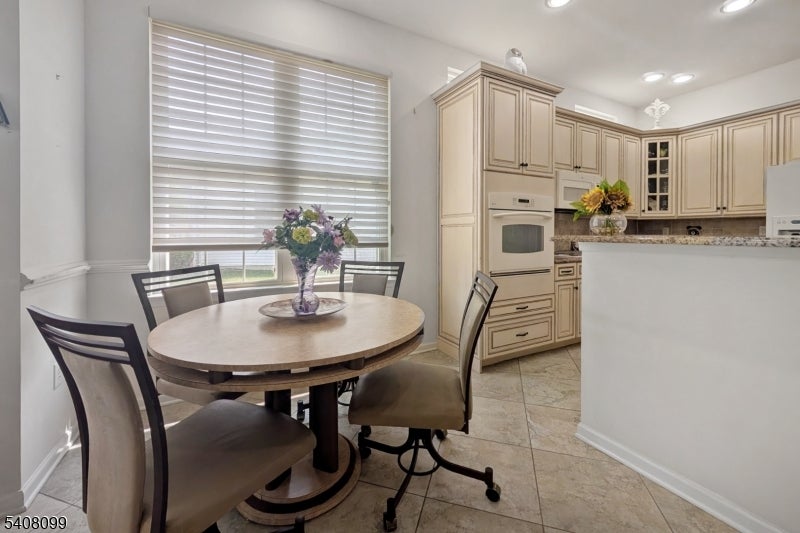 Monroe Township, New Jersey, 08831, United States, 2 Bedrooms Bedrooms, ,2 BathroomsBathrooms,Residential,For Sale,1976963