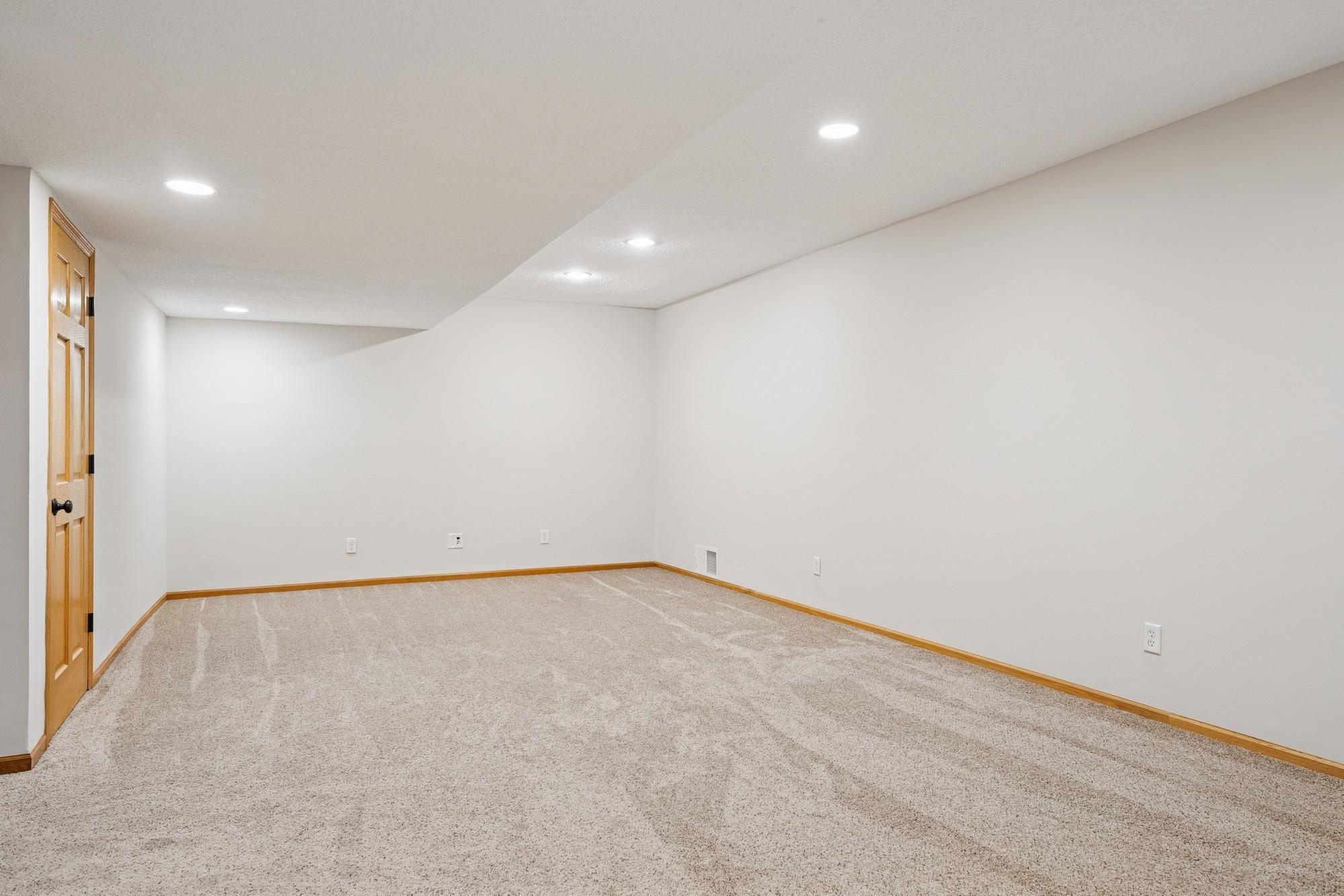 Woodbury, Minnesota, 55129, United States, 5 Bedrooms Bedrooms, ,3 BathroomsBathrooms,Residential,For Sale,1917665