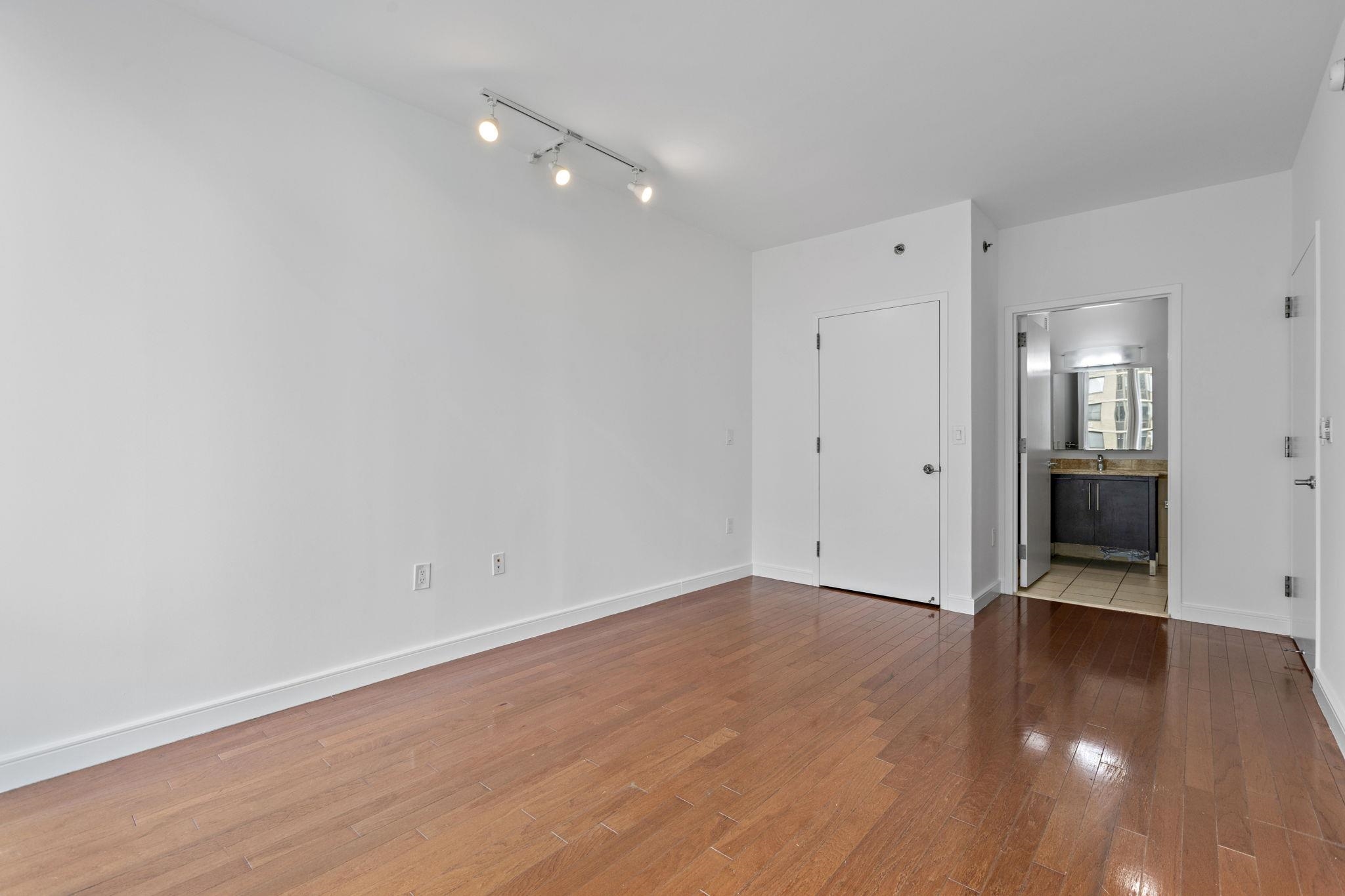 Jersey City, New Jersey, 07310, United States, 2 Bedrooms Bedrooms, ,2 BathroomsBathrooms,Residential,For Sale,1874794