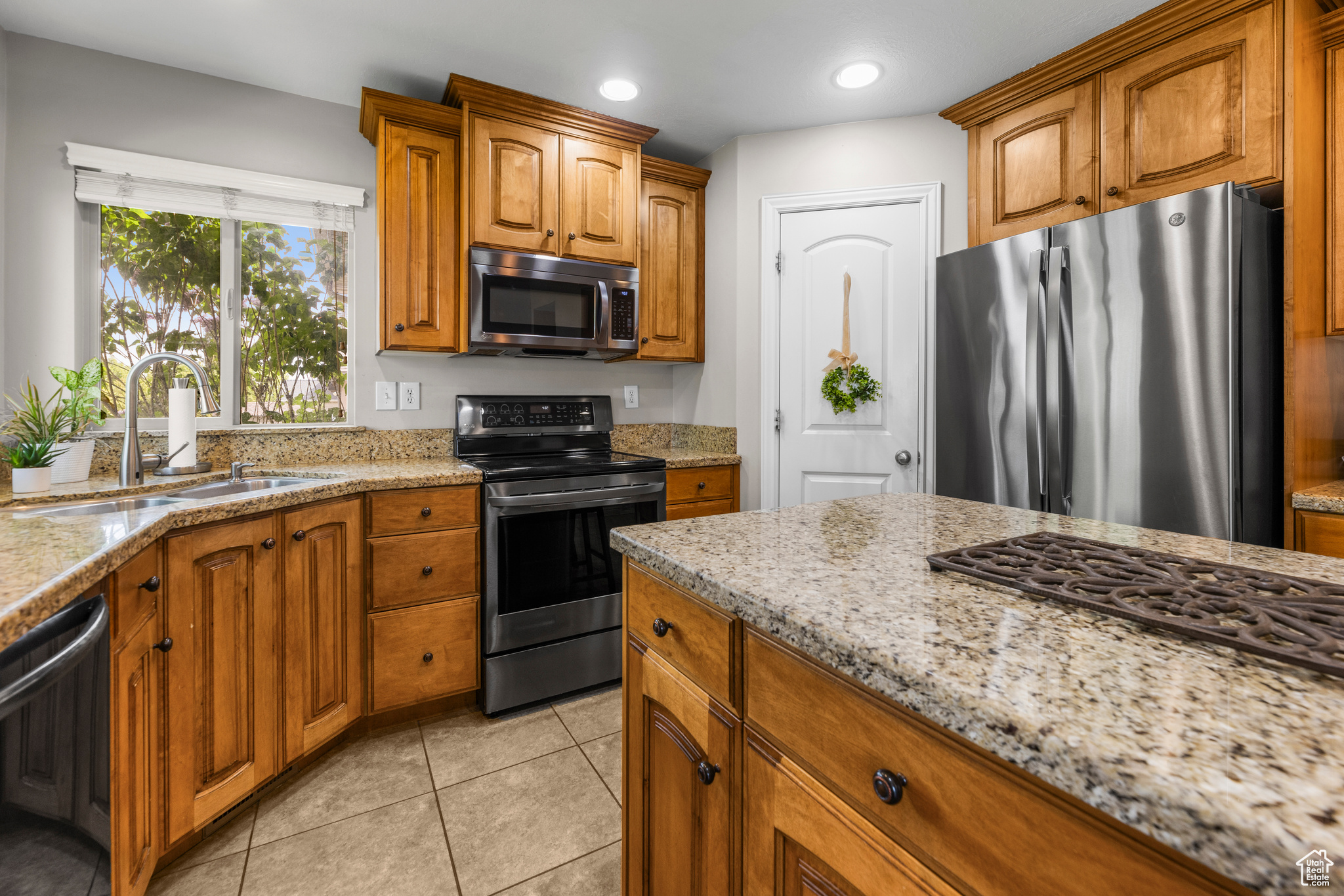 Layton, Utah, 84041, United States, 6 Bedrooms Bedrooms, ,3 BathroomsBathrooms,Residential,For Sale,1795196