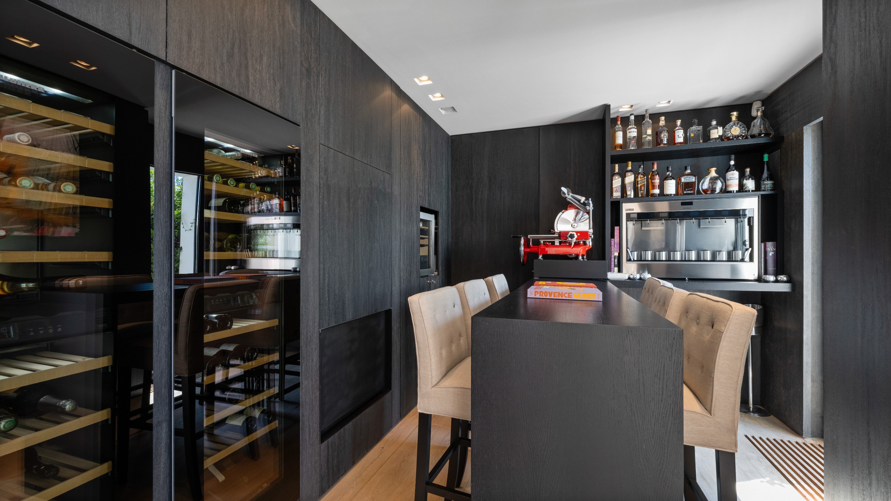  Port Grimaud, 538 sqm waterfront residence with pool and two private 24 metre m… - 物件實景