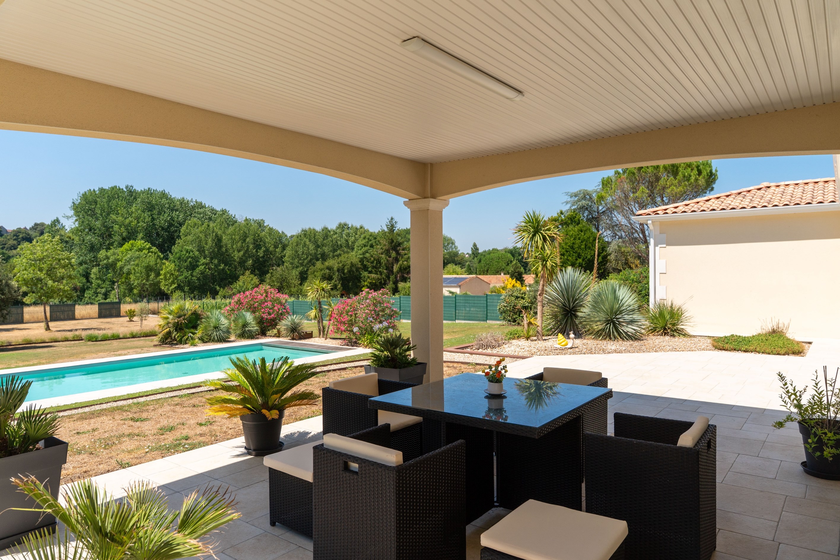  A Contemporary Masterpiece Overlooking Château de l