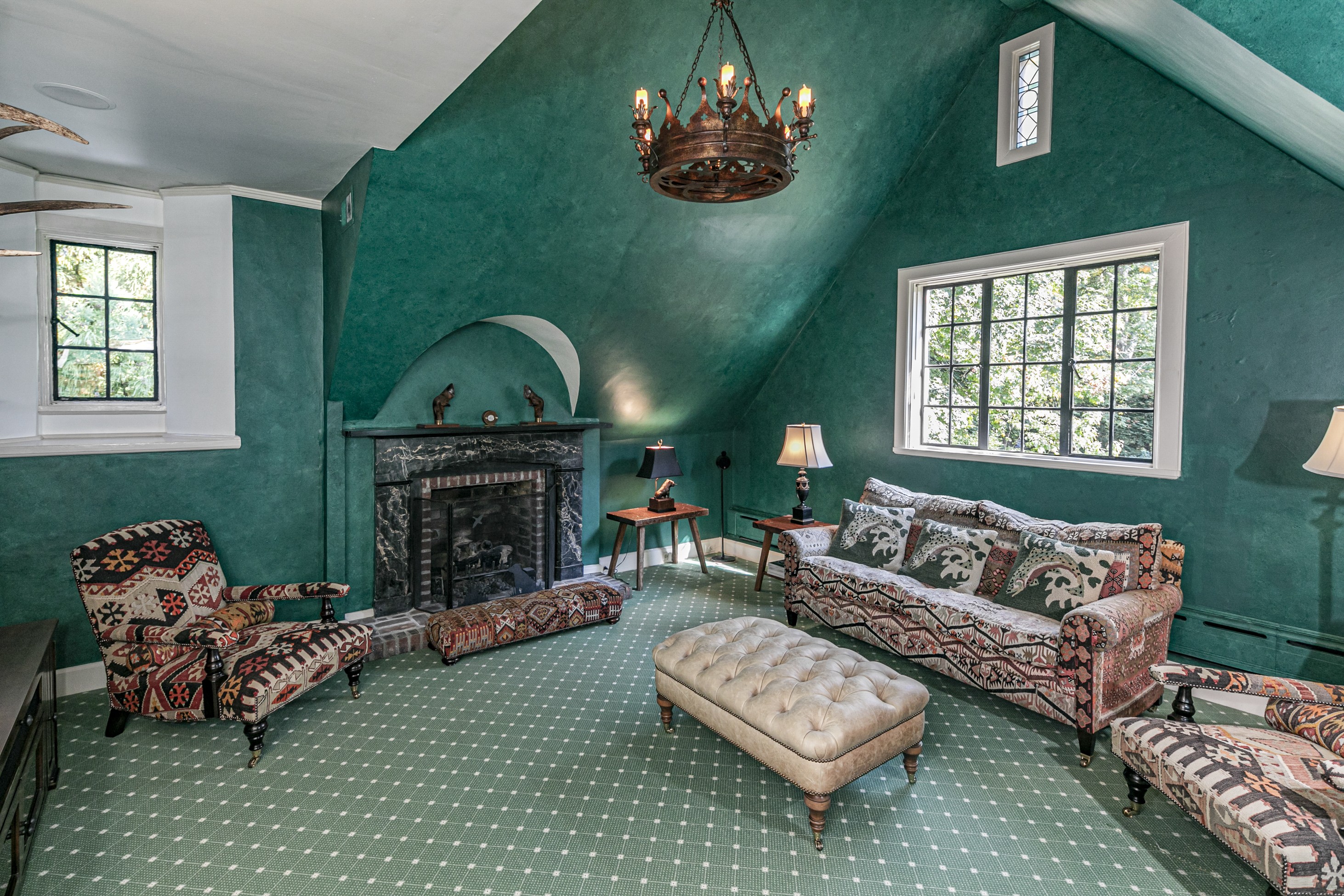  Modernized Tudor on a Magnificent Oversized Lot - 物件實景