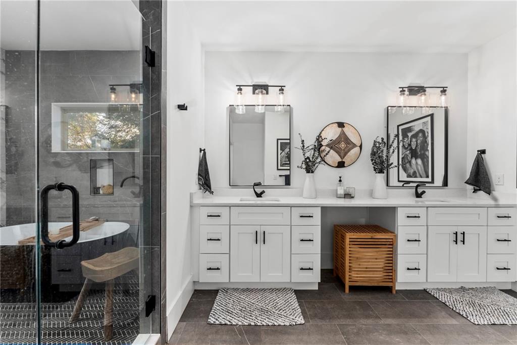 Atlanta, Georgia, 30317, United States, 5 Bedrooms Bedrooms, ,4 BathroomsBathrooms,Residential,For Sale,1989544