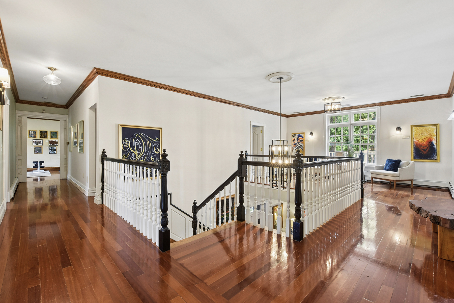  European Style Home Designed to Accommodate a Range of Living Arrangements - 物件實景