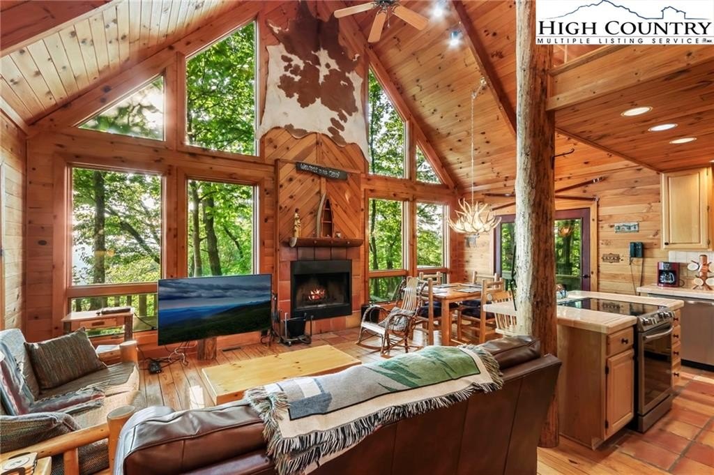 Ferguson, North Carolina, 28624, United States, 3 Bedrooms Bedrooms, ,2 BathroomsBathrooms,Residential,For Sale,1984424